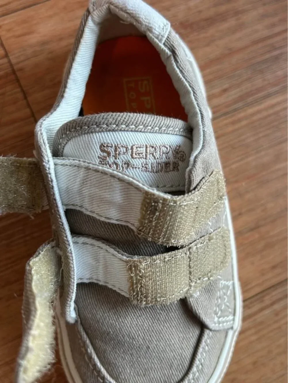Sperry Halyard Hook & Loop Boat Shoes (size 6)